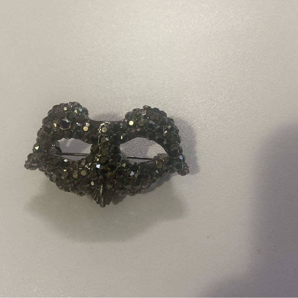 Crystal Embellished Masquerade Mask Brooch - Gunmetal Sparkle
